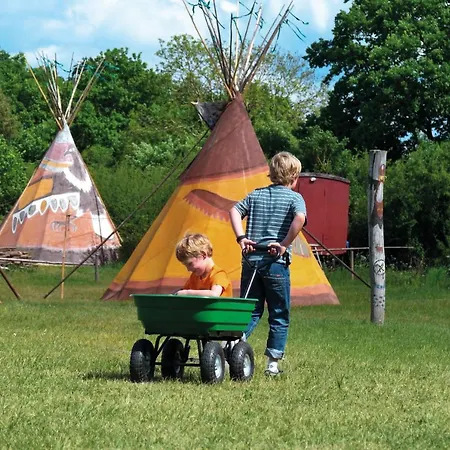 Tipidorf Im Klax Natur- Und Umweltcamp Campsite Klocksin
